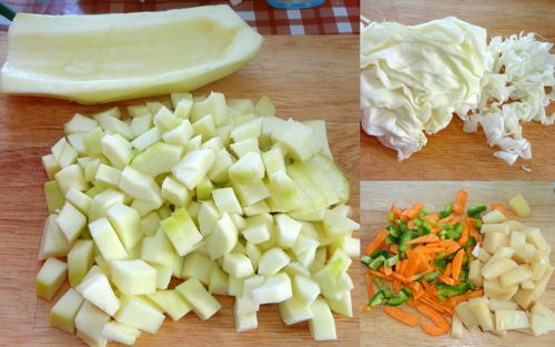 Ингредиенты для овощного рагу в мультиварке: кабачок, капуста, марковь, перец и картофель