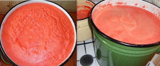 Выжимаем сок из томатов и ставим его на плиту