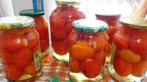 Вкусные помидоры с чесноком на зиму готовы!