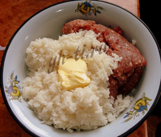 Начинка: рис, масло сливочное и мясной фарш