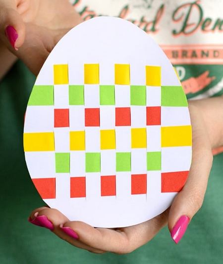 Яйцо с переплетом из бумаги