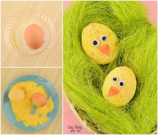 Яйца окунаем в белок с сахаром и обваливаем в крупе